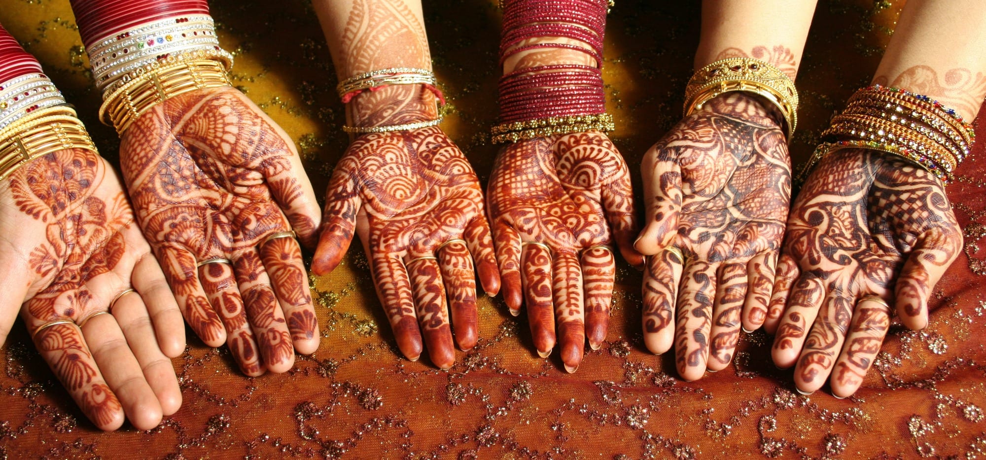 Highroader Henna Hands